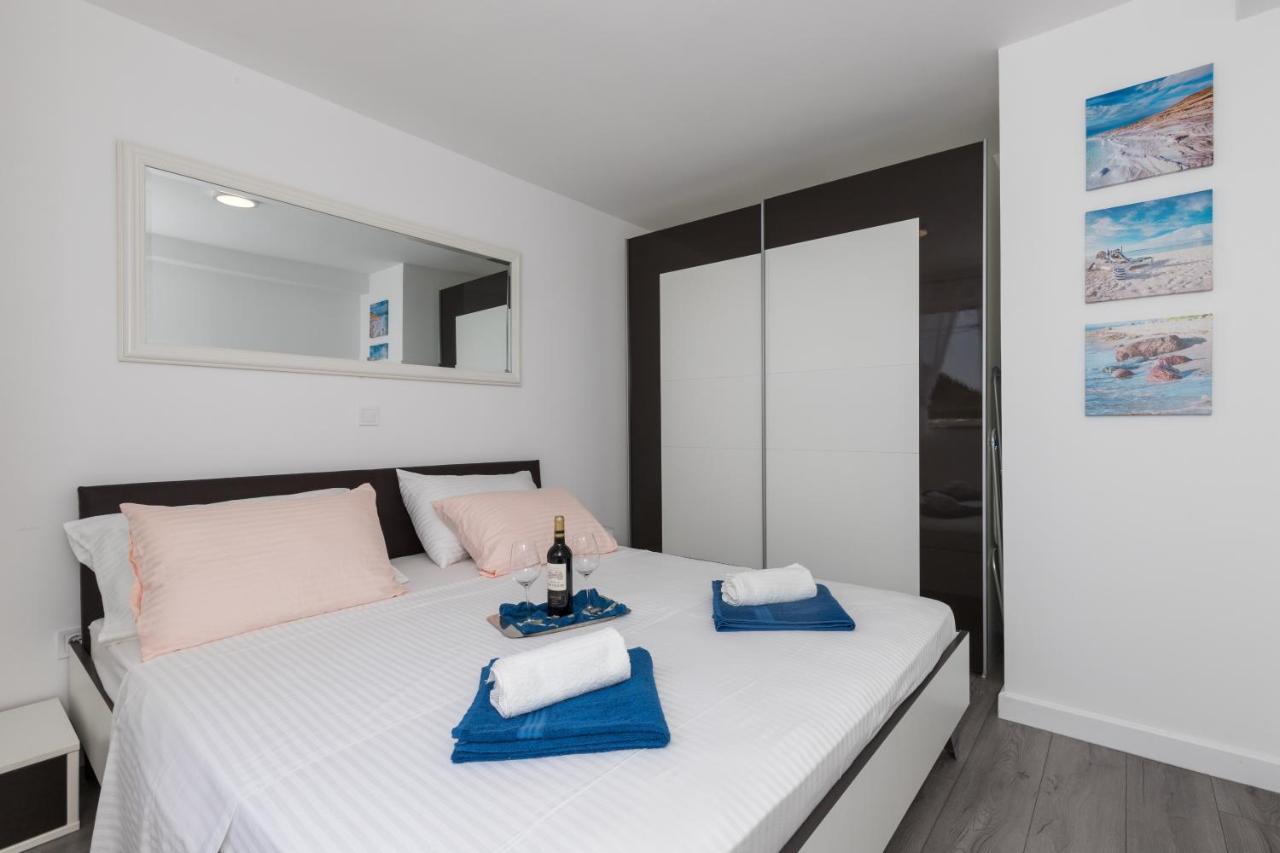 Apartment Semi *